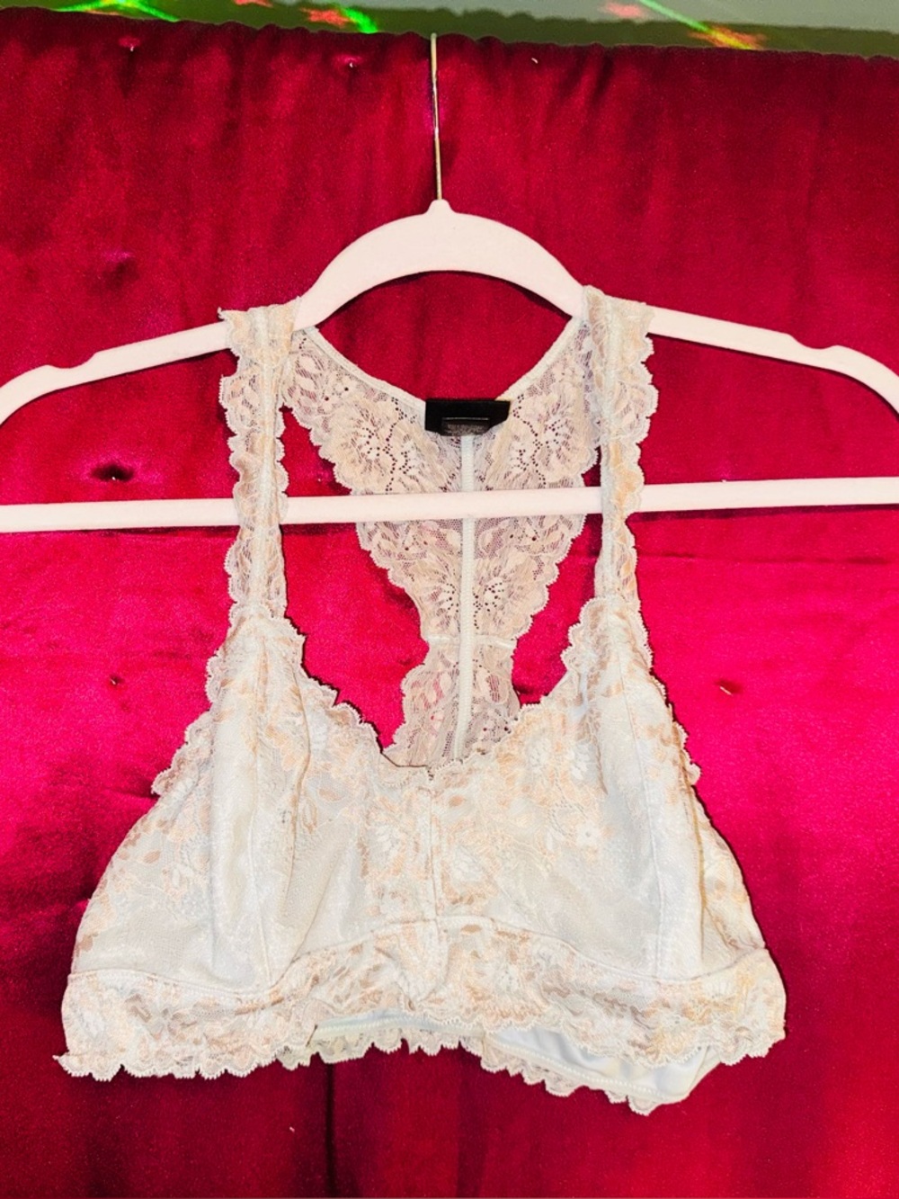 👑 Size M/L Buckle Daytrip Lace Racerback Bralette in Cream